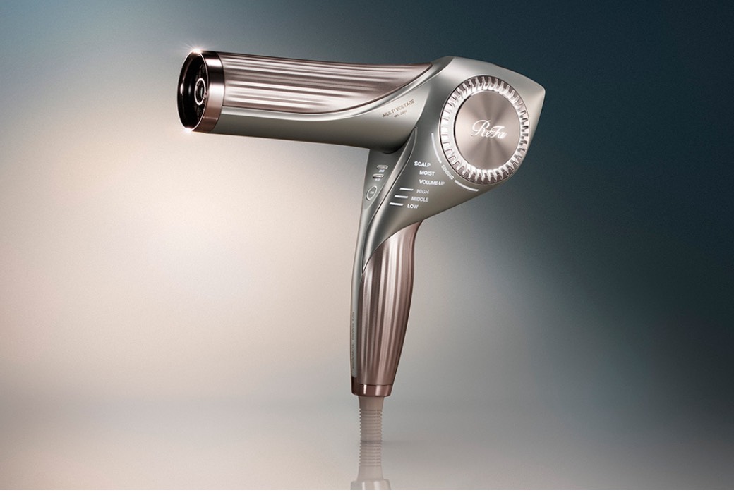 リファ最高級ドライヤー。