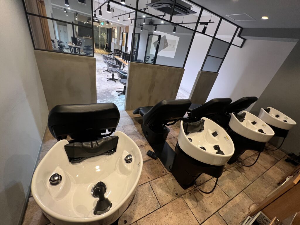 シャンプー台全台入れ替えました　ヘッドスパ　クイックスパ　フルフラット　タカラベルモント　エスポワール２